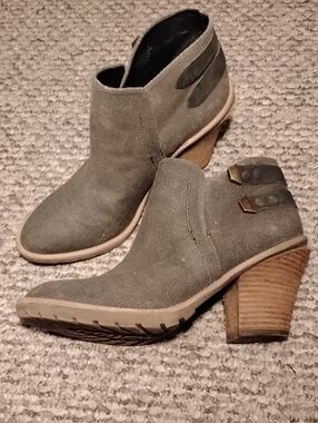 Kenneth Cole Reaction Boots (Size 10)